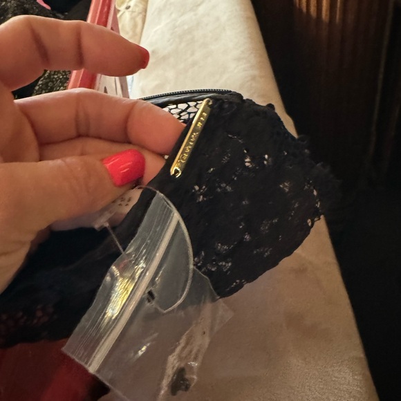 Elie Tahari size 4 black stretchy lace dress brand new ! Super classy dress - Picture 8 of 8